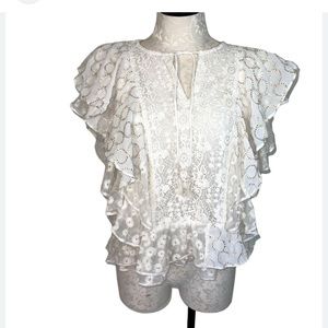 Used white top no size I believe it’s a small